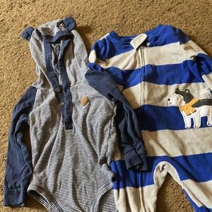 1 hooded long sleeve Onesie and 1 Sleeper.